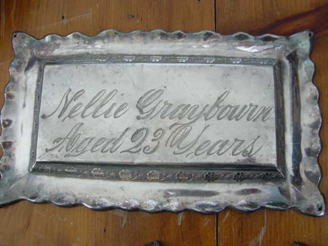 The Free Genealogy Death Record on the Coffin Plate of Nellie Graybourn